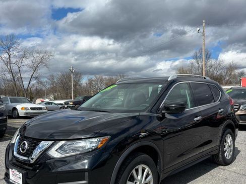 Used 2017 Nissan Rogue SV image 3