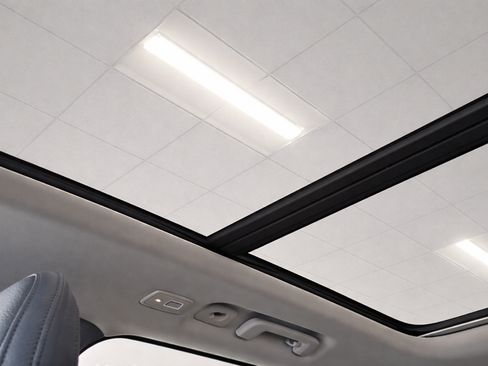 Certified 2023 Volvo XC90 T8 Plus AWD/4WD image 17