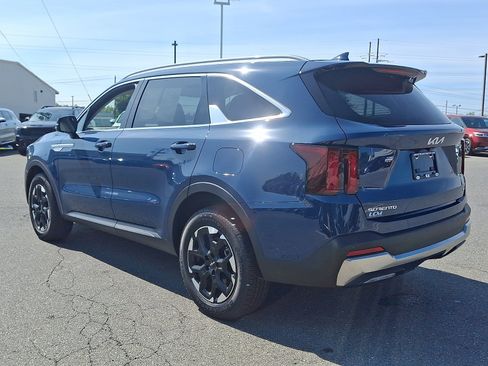 Used 2025 Kia Sorento S w/ Panoramic Sunroof Package AWD/4WD image 6
