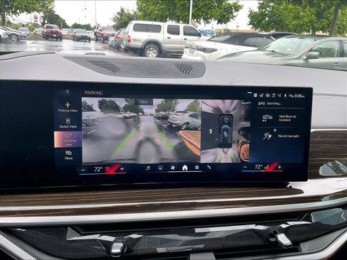 Used 2024 BMW X5 xDrive40i w/ Premium Package image 21