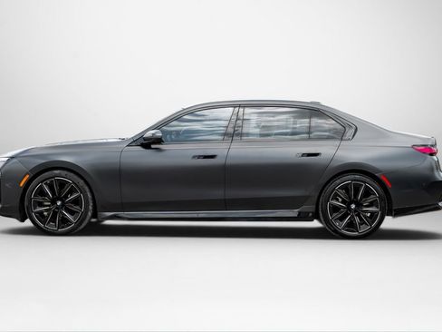 Used 2024 BMW 760i xDrive AWD/4WD image 8