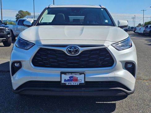 Used 2022 Toyota Highlander XLE AWD/4WD image 8