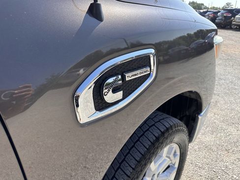 Used 2016 Nissan Titan SL image 8