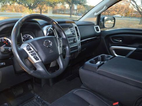 Used 2017 Nissan Titan SV image 14