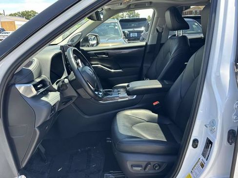 Used 2023 Toyota Highlander Limited AWD/4WD image 16