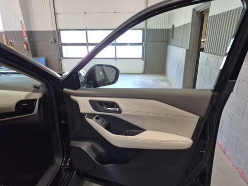 Certified 2025 Nissan Rogue SL AWD/4WD image 26