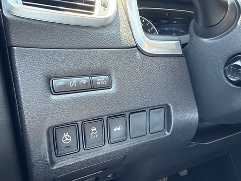 Used 2017 Nissan Murano Platinum w/ Platinum Technology Package FWD image 12