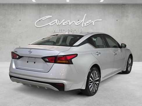 Used 2025 Nissan Altima 2.5 SV FWD image 16