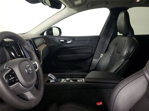 Certified 2023 Volvo XC60 B5 Ultimate w/ Climate Package FWD image 21