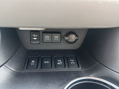 Used 2019 Toyota Highlander Plus AWD/4WD image 16
