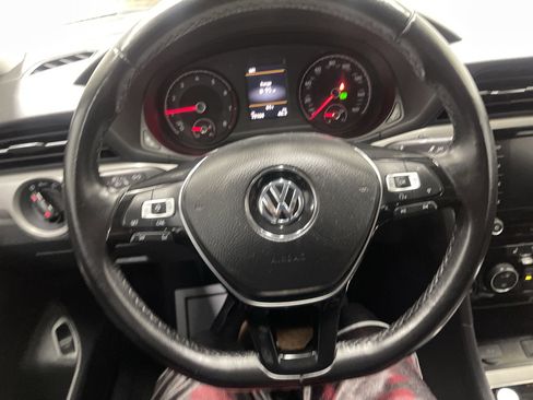 Used 2020 Volkswagen Passat 2.0T SE image 29
