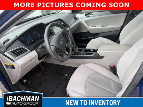 Used 2017 Hyundai Sonata SE w/ Cargo Package FWD image 4