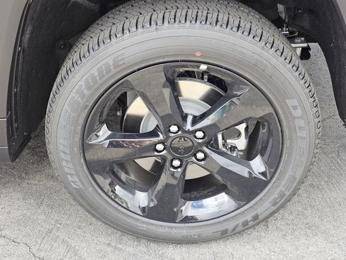 New 2025 Jeep Grand Cherokee L Altitude image 9