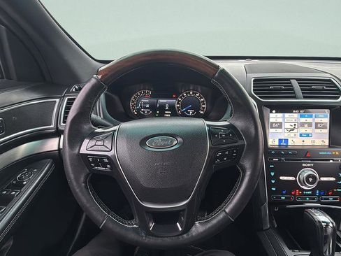 Used 2017 Ford Explorer Platinum image 12