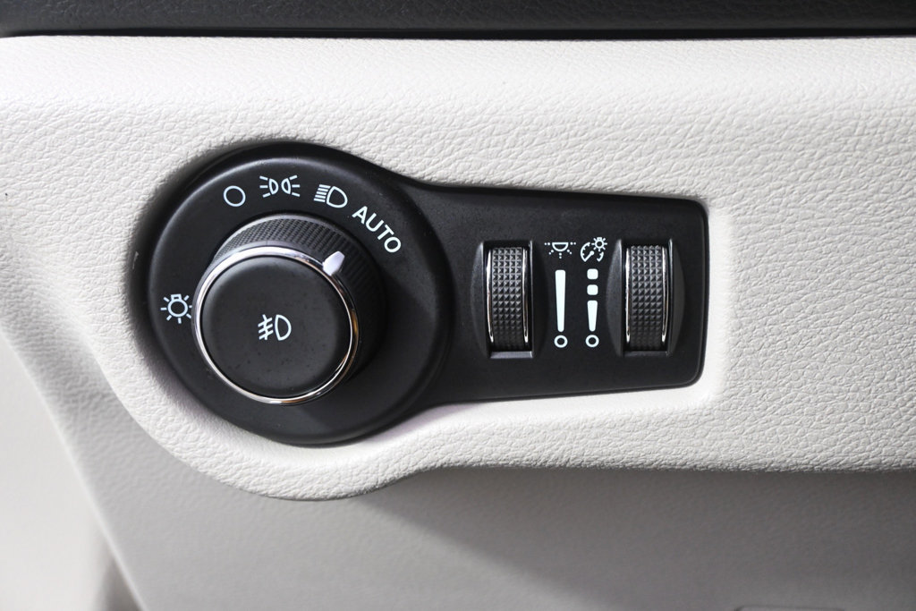 Used 2022 Chrysler Pacifica Touring-L FWD image 25