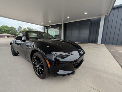 Used 2024 MAZDA MX-5 Miata RF Grand Touring w/ Weather Package RWD image 3