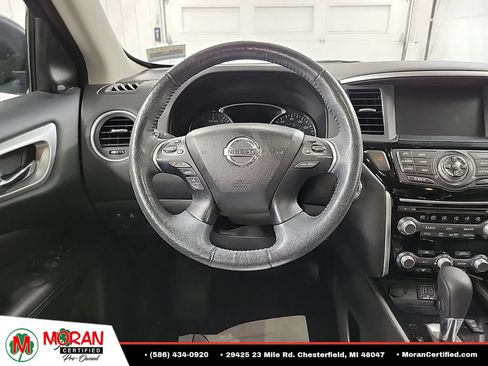 Used 2018 Nissan Pathfinder SV AWD/4WD image 9