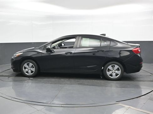 Used 2017 Chevrolet Cruze LS FWD image 9