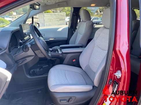 New 2026 Toyota Sienna LE FWD image 35