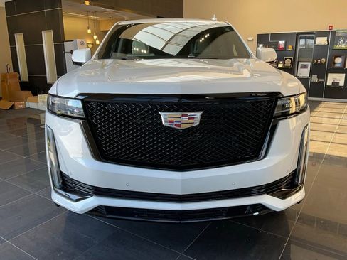 Used 2021 Cadillac Escalade Sport Platinum AWD/4WD image 2