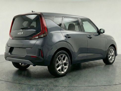 Used 2025 Kia Soul LX w/ LX Technology Package FWD image 9