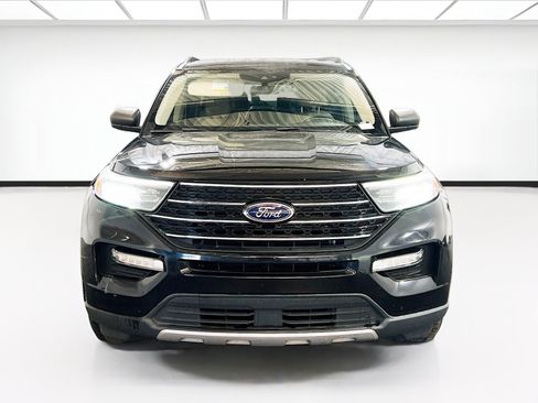 Used 2021 Ford Explorer XLT w/ Equipment Group 202A image 2