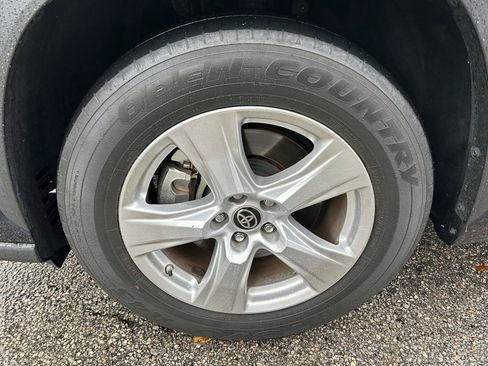 Used 2021 Toyota Highlander LE image 8