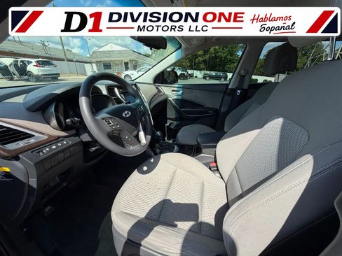 Used 2017 Hyundai Santa Fe SE FWD image 6