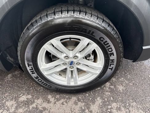 Certified 2022 Ford Explorer XLT w/ Equipment Group 202A AWD/4WD image 9