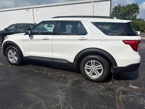 Used 2022 Ford Explorer XLT AWD/4WD image 5