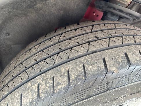 Used 2022 GMC Acadia SLE w/ Driver Convenience Package image 32