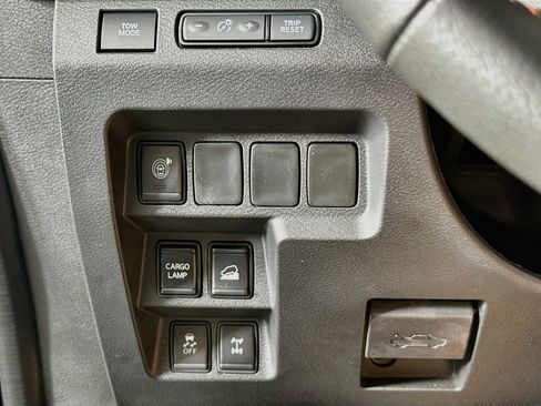 Used 2025 Nissan Frontier PRO-4X AWD/4WD image 17