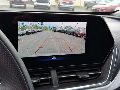 Used 2025 Chevrolet Trax LT FWD image 18
