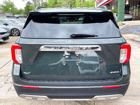 Used 2022 Ford Explorer XLT w/ Equipment Group 202A image 8