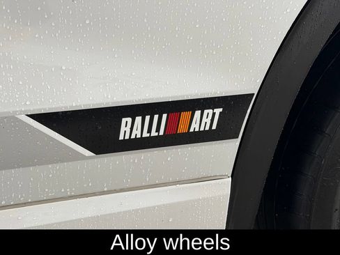 Used 2023 Mitsubishi Outlander SE AWD/4WD image 16