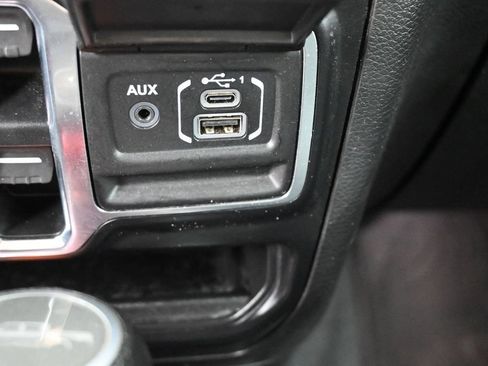 Used 2022 Jeep Gladiator Sport AWD/4WD image 4