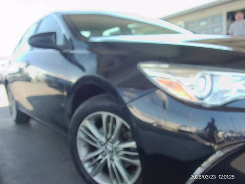 Used 2017 Toyota Camry SE FWD image 18