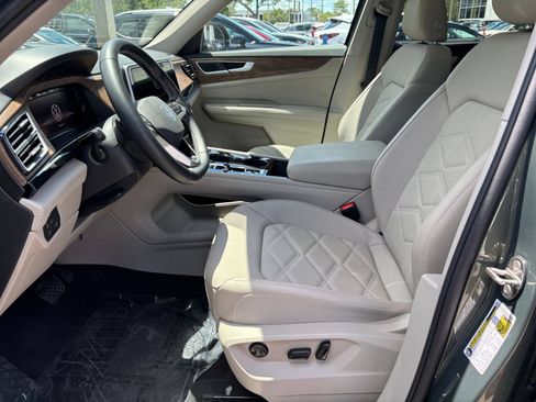 Used 2026 Volkswagen Atlas SE FWD image 29