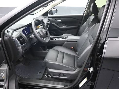Used 2025 Nissan Rogue SL AWD/4WD image 9
