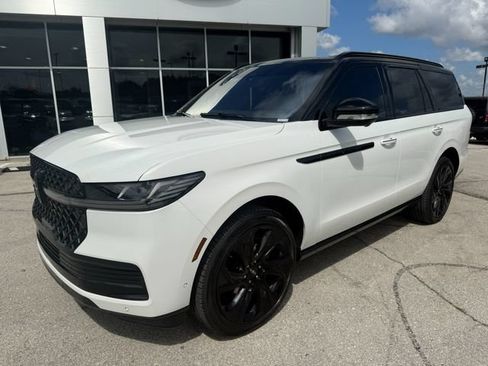 Used 2025 Lincoln Navigator Black Label AWD/4WD image 3