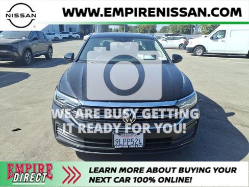 Used 2024 Volkswagen Jetta SE FWD image 2