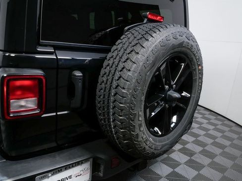 Used 2022 Jeep Wrangler Unlimited Sahara image 31