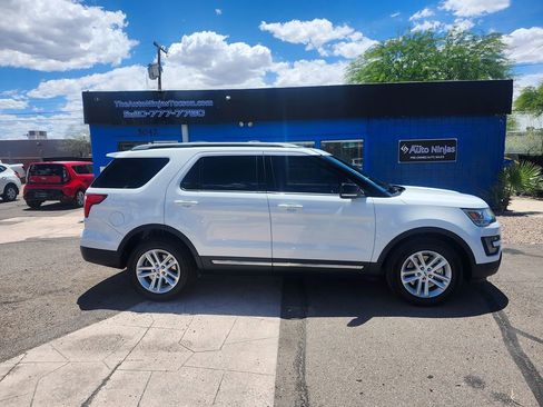 Used 2017 Ford Explorer XLT FWD image 7