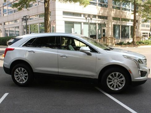 Used 2018 Cadillac XT5 AWD image 2