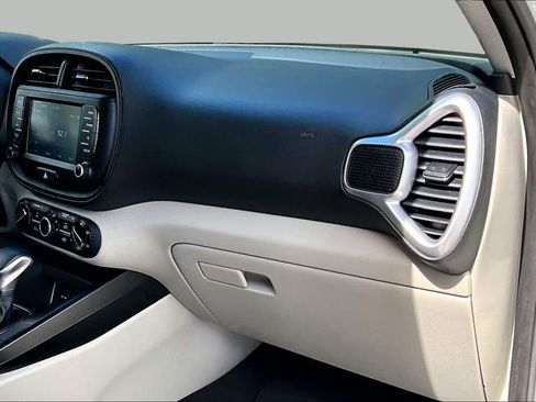 Used 2020 Kia Soul LX FWD image 18