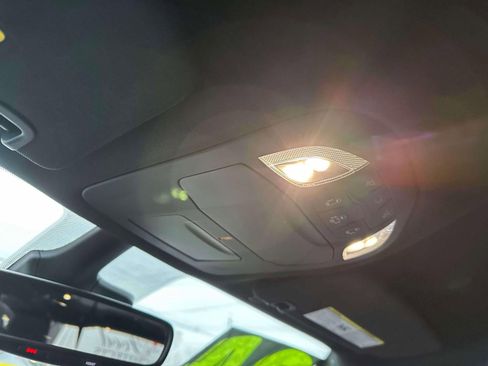 Used 2024 Chrysler Pacifica Limited image 30