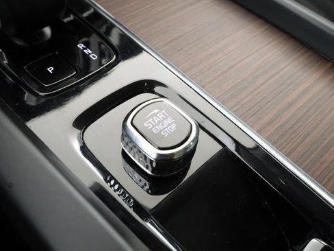 Used 2024 Volvo XC60 B5 Plus image 17