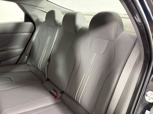 Used 2023 Hyundai Elantra SEL w/ Convenience Package FWD image 19