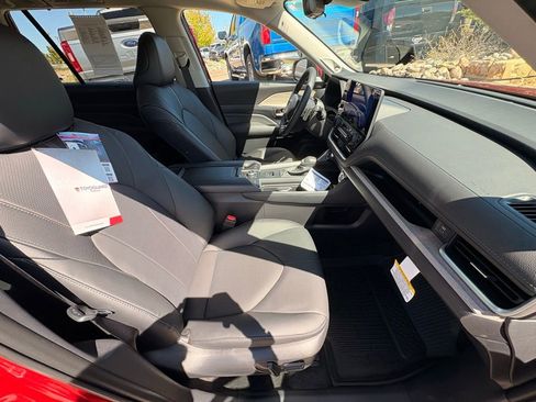 Used 2026 Toyota Grand Highlander AWD image 31