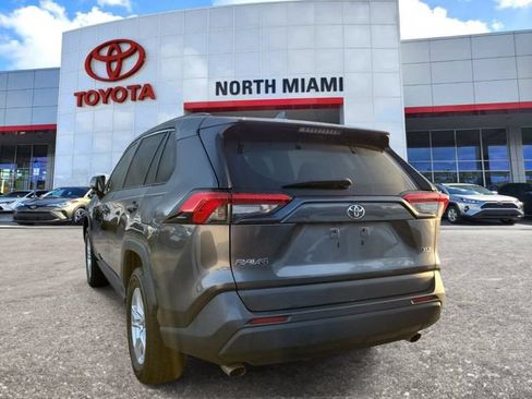 Used 2021 Toyota RAV4 XLE FWD image 3